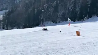 Re&scaron;evalec na motornih saneh - nujna vožnja na smuči&scaron;ču Kranjska Gora
