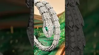 Serpenti de Bvlgari doit sa forme au tubogas #jewelry #joaillerie #bijoux #jewellery