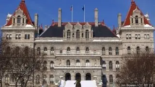 NY Lawmakers Debate Their Own Pay Raise
