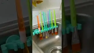 DOLLAR TREE PAINT BRUSH HOLDER TRICK! 🎨 #dollartreefinds #painting #diy #manualidades #dollartree