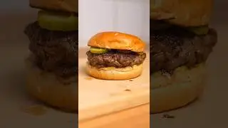 Midnight cooking &mdash; Hand-cut steak burger #cooking #burger #midnightcooking #juicy