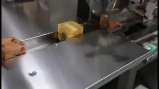 bread packing on flow wrapper