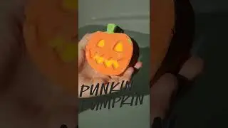 #lush #bathbomb #pumpkin #punkinpumpkin #relax #bathtub #bubblebath Love the smell and color!