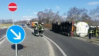 Lastwagen auf Zufahrt zur A44 bei Zierenberg umgekippt