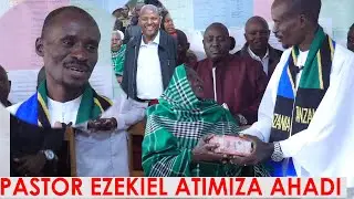 PASTOR EZEKIEL  ATOA MILIONI 10 KUKARABATI MADARASA YALIOKUWA YANAVUJA UMATI WAFURIKA SHULENI