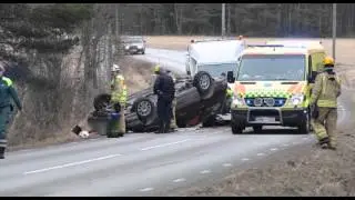 Kvinna till sjukhus  &ndash; voltade med bilen