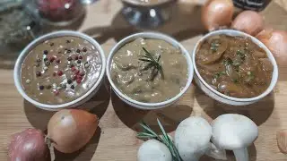 Les sauces: sauce aux poivres, sauce aux champignons, sauce à l'oignon