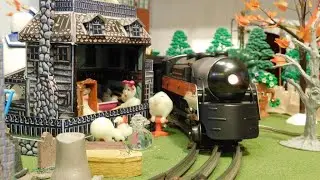 Running Trains Through The Halloween Village Marx, Lionel 3-Rail O-gauge Small Toy Train Layout