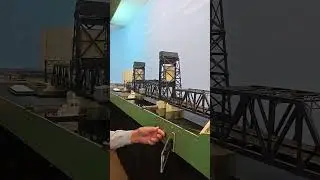 Модель железнодорожного моста, который действительно поднимается!