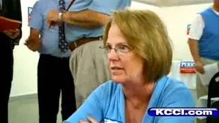 Perry Tackles Economy, Health Care At Iowa Stop