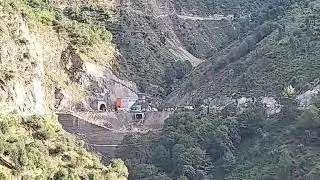 Batote- Kishtwar Highway:  Landslide near Khillani Tunnel; One way traffic allowed