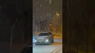 Kar yağarken yakışıklı KGM Torres EVX Latte