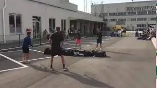 Oponthoud op de luchthaven? Belgische jeugd begint te tennissen op tarmac