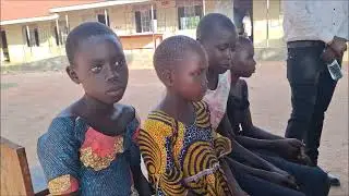 Playing for trhe Children who are blind at Nyarilo Primary School - KOBOKO - UGANDA