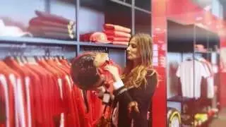 Lady Addict en Ferrari Store de Factory Las Rozas