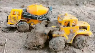 Cartoon wala auto rickshaw toys | mini tractor auto rickshaw mudding challenge | Cocotoys