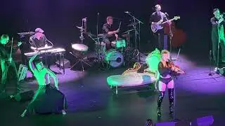 Ellen ten Damme - ich liebe wie du lugst/Rock me Amadeus - Rihanna - Barock  19/2/2023 - Falco