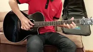Viol&atilde;o Yamaha APX 500, no ampli