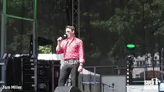 SuedKulturSommer 2021: Elvis-Imitator Tom Miller  auf dem Harburger Rathausplatz, 24. Juli 2021