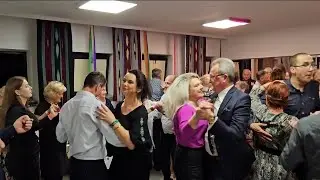 4 listopada 2023  Rewelacyjny taneczny kawałek,kapela Stąporkowska wspaniale bawiła gości w Zwoleniu