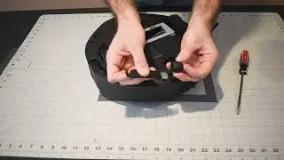 Roomba&reg; 100/1000 Series Vac/Combo | How to Clean the Front Caster Wheel