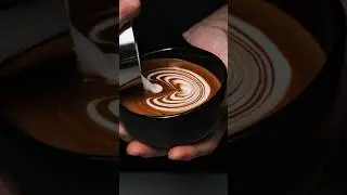 Latte art - Slow wing  tulip