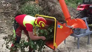 &Auml;ste mit dem Grobhacker zerkleinern
