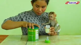 Tiny Lisa Waiting Milk On Mom Hand