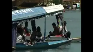 Floating restaurants in Kashmir&rsquo;s Dal Lake attract tourists