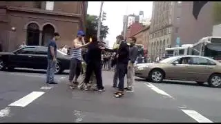 Ryan Gosling breaks up fight in New York City!