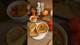 Tomato soup with cheese toast &ndash; my fav fall combo 😋#soupseason
