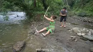 Primitive Wild Fishing - How To Dig Deep Mud Crack Hole Secret Finding Fish - LIVING OFF GRID