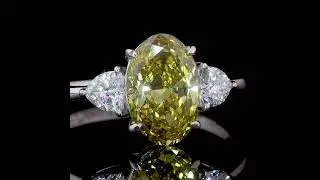 Oval-Cut Yellow Diamond Ring Exquisitely Set in a Lustrous with Pear-Shaped Diamond Accent Stones ✨💍