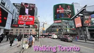 Walking Yonge Street & The Eaton Centre in Downtown Toronto on Black Friday 11/28/2025