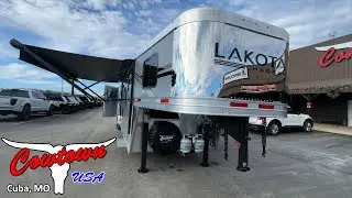 Продается прицеп-коневоз Lakota Trailers Charger 8313 2026 года выпуска.