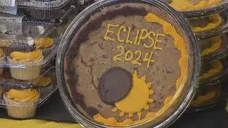 Shoppers stock up at grocery store for eclipse-related treats
