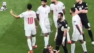 عاجل لقطة البطولة التعمري يرفض جائزة افضل لاعب في آسيا إلى أكرم عفيف ويشير لجمهور العنابي 