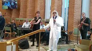 M&aring;lle Lindberg sjunger Bortom gyllne sol p&aring; sin 95-&aring;rsfest