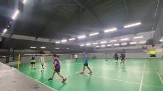 BADMINTON / Queiung after training