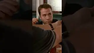 Джереми Пивен раскрывает характер персонажа в сериале &laquo;Красавцы&raquo; 😂