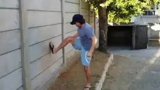 Muro Pr&eacute; moldado Premoarte - demonstrando resist&ecirc;ncia no muro j&aacute; instalado