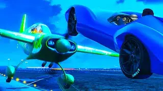 Mit dem FLIEGENDEN Auto in GTA ONLINE Flugzeuge knallen!