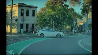 Dangerous driving-The car didn't stop at a roundabout