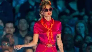Miley Cyrus Dancing to 'Bodak Yellow' by Cardi B at the 2017 VMAS
