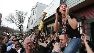 Johnny D&rsquo;s bid farewell with parade in Davis Square