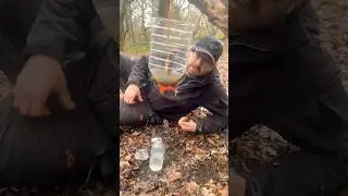 Ta metoda pomoże ci łatwo uzdatnić wodę do picia !!! #outdoors #survival #shorts