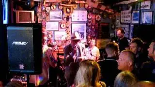 1066 ROCKITMEN  HENRY HARVEY SINGS  PART 