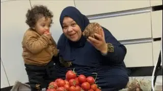 ام جني تعالو نخزن القلقاس والطماطم قبل رمضان