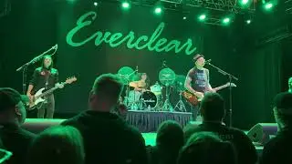 &laquo;Pale Green Stars&raquo; группы Everclear, концерт в Кливленде, 27 октября 2025 г.
