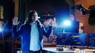 Cisco Surrender himself-Flash 6&times;5 /Flash season 6 episode 5